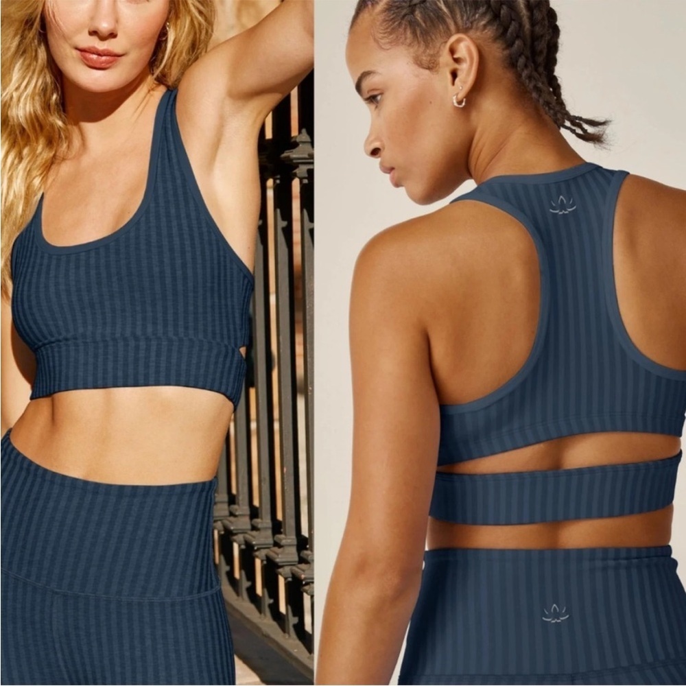 Like New Beyond Yoga Work It Over Long Line Sports Bra Navy Stripe XL Retail $70